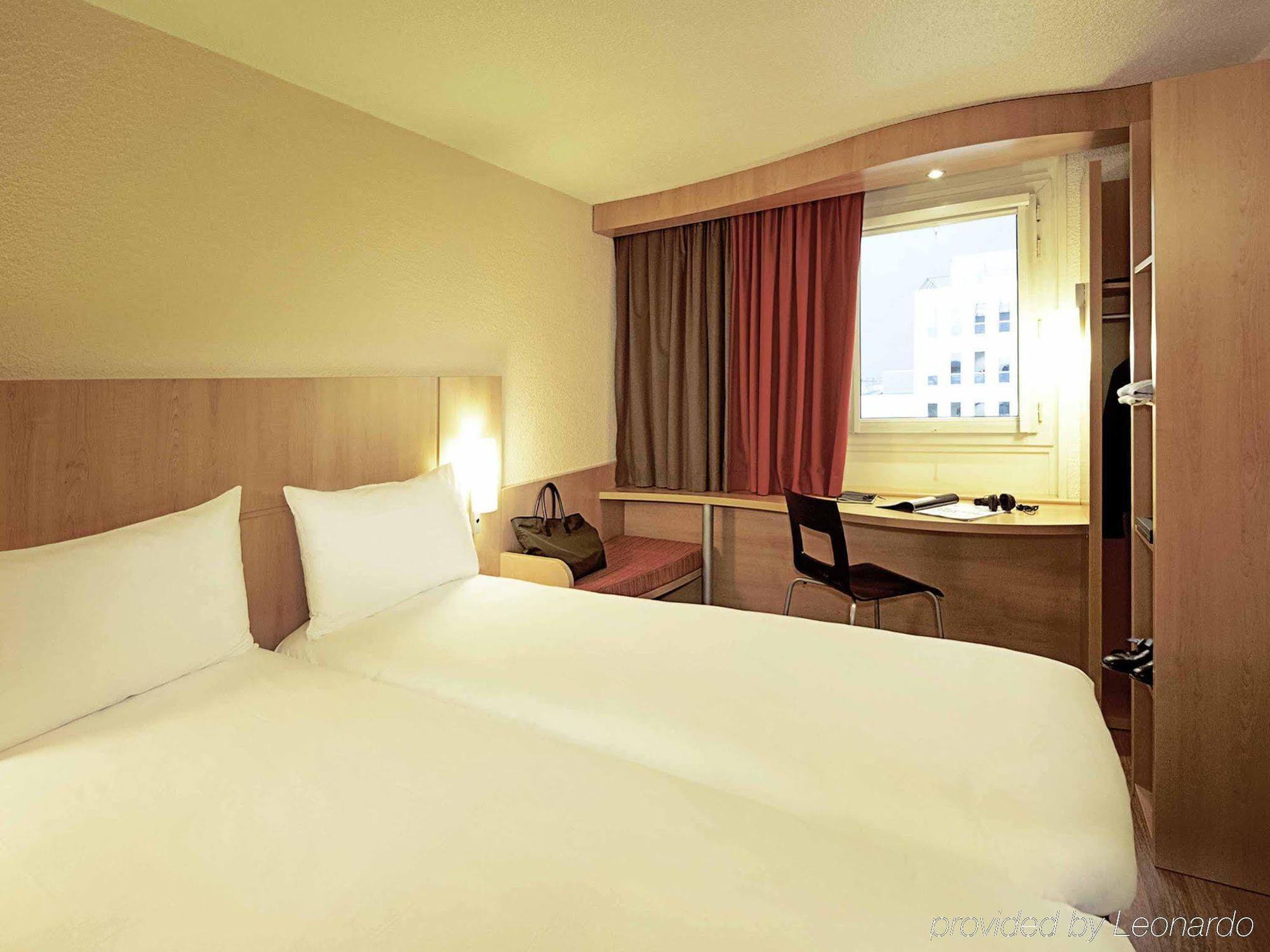 Ibis Chateau De Hotel