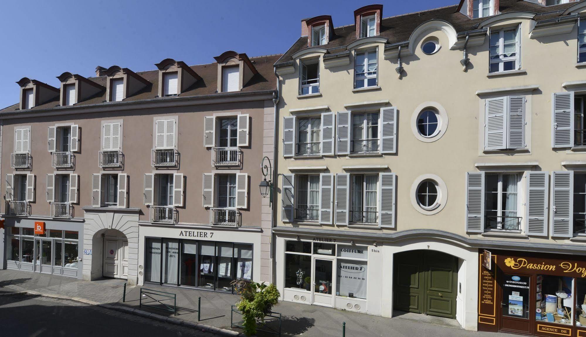 Ibis Chateau De 3*