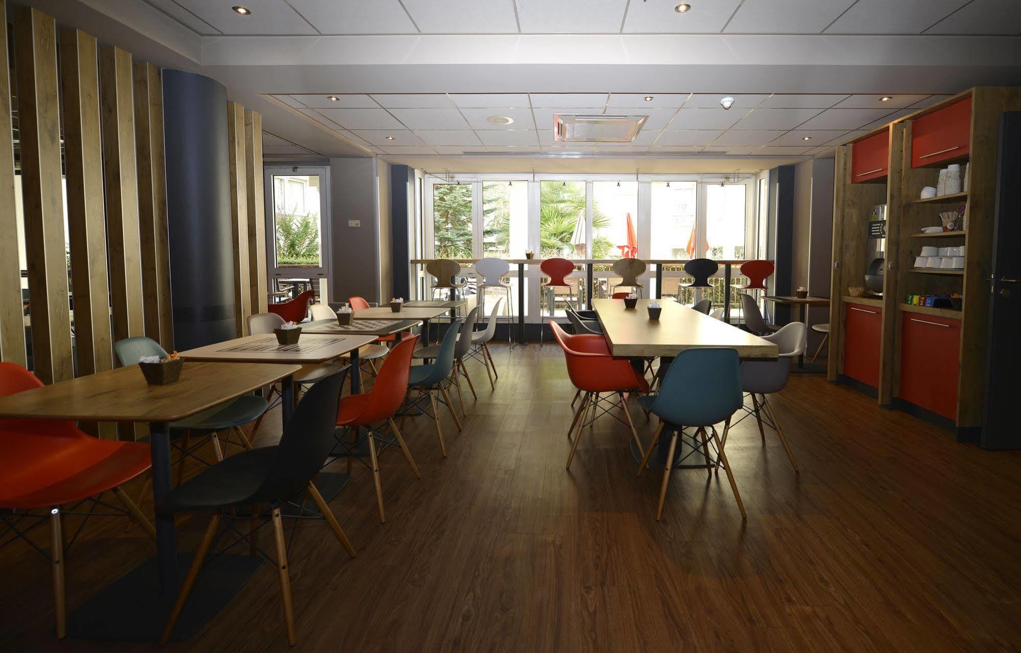 Hotel Ibis Chateau De 3*